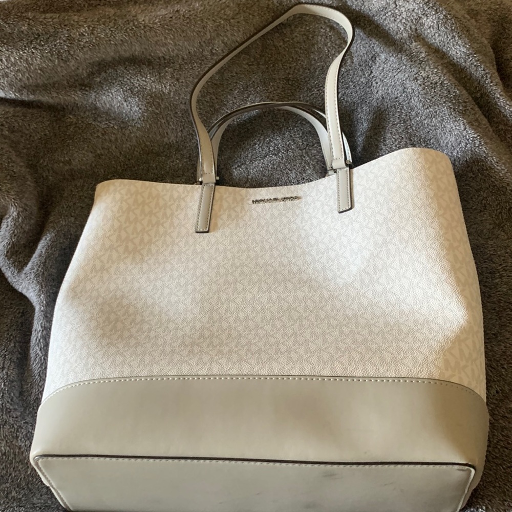 Beautiful Michael Kors Gray and White Tote